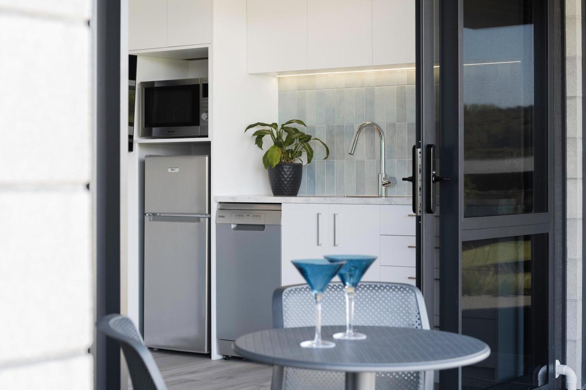 Pukehina Estuary Sunset Views Townhouse & Studio Exteriör bild