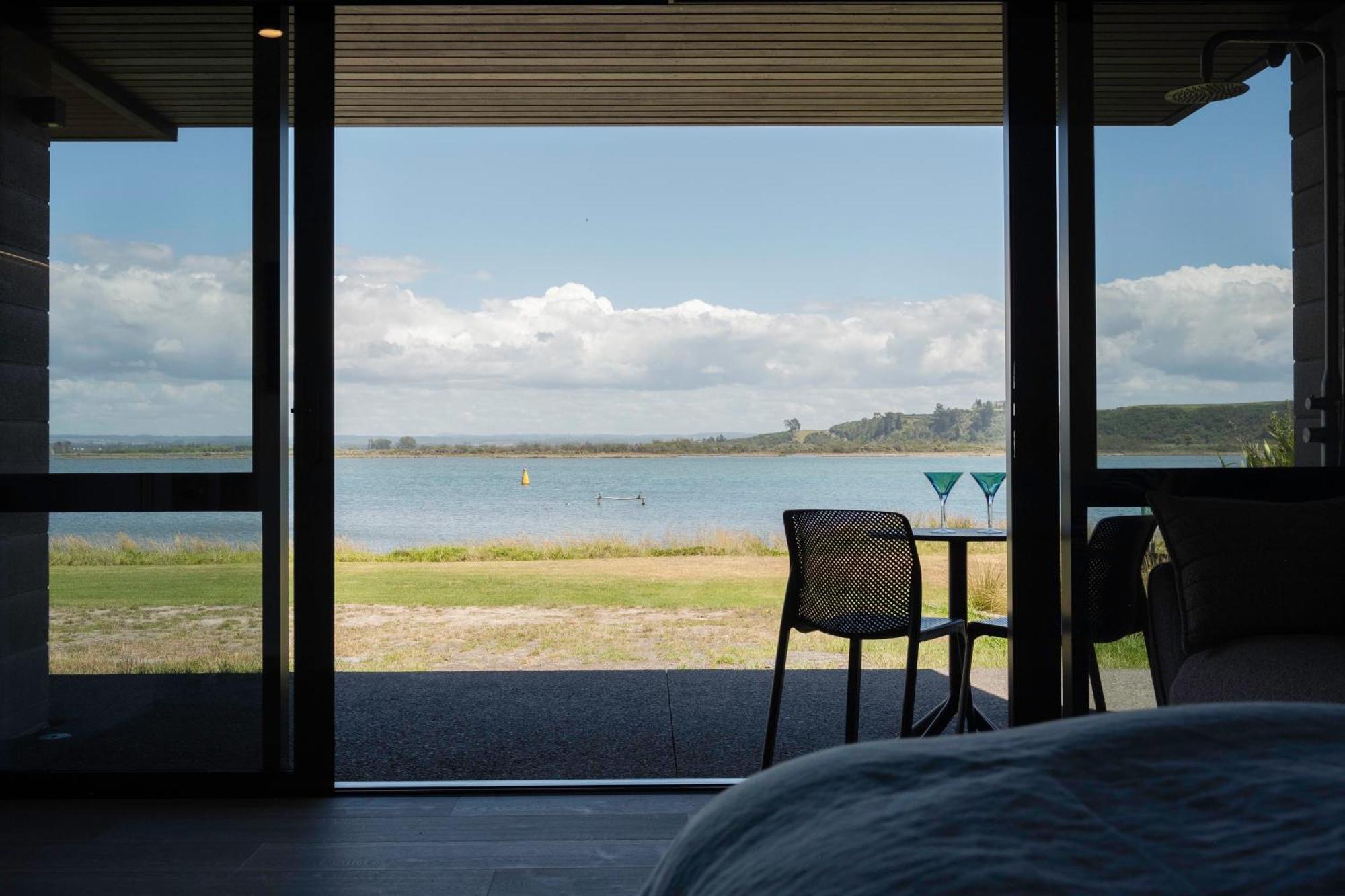 Pukehina Estuary Sunset Views Townhouse & Studio Exteriör bild