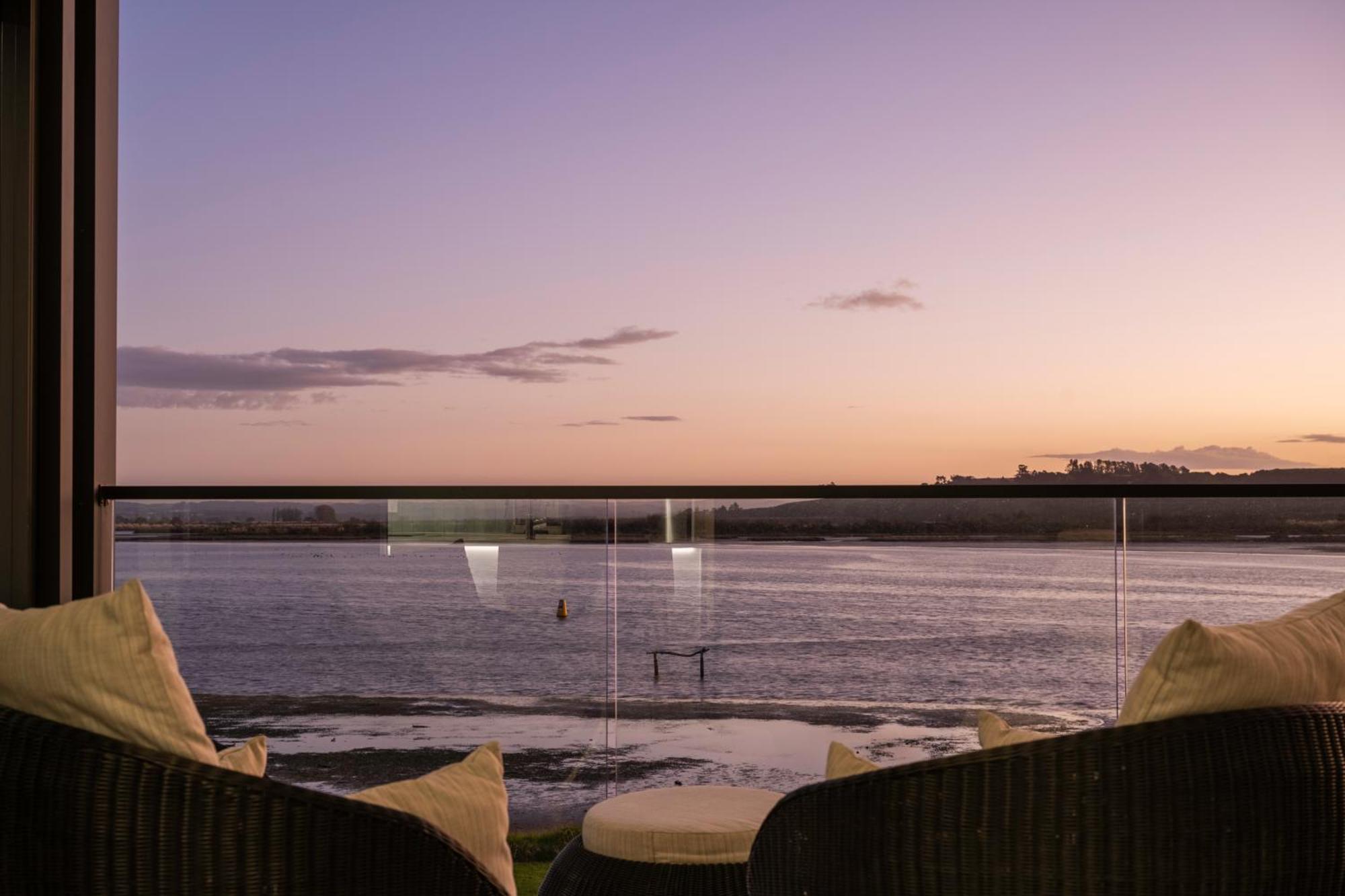 Pukehina Estuary Sunset Views Townhouse & Studio Exteriör bild