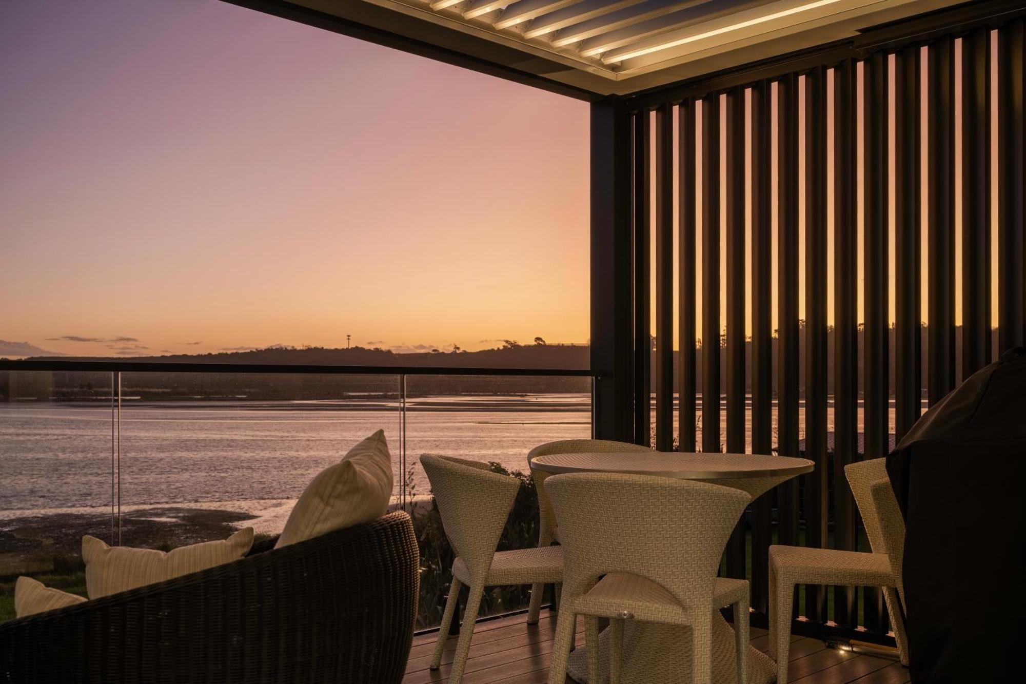 Pukehina Estuary Sunset Views Townhouse & Studio Exteriör bild