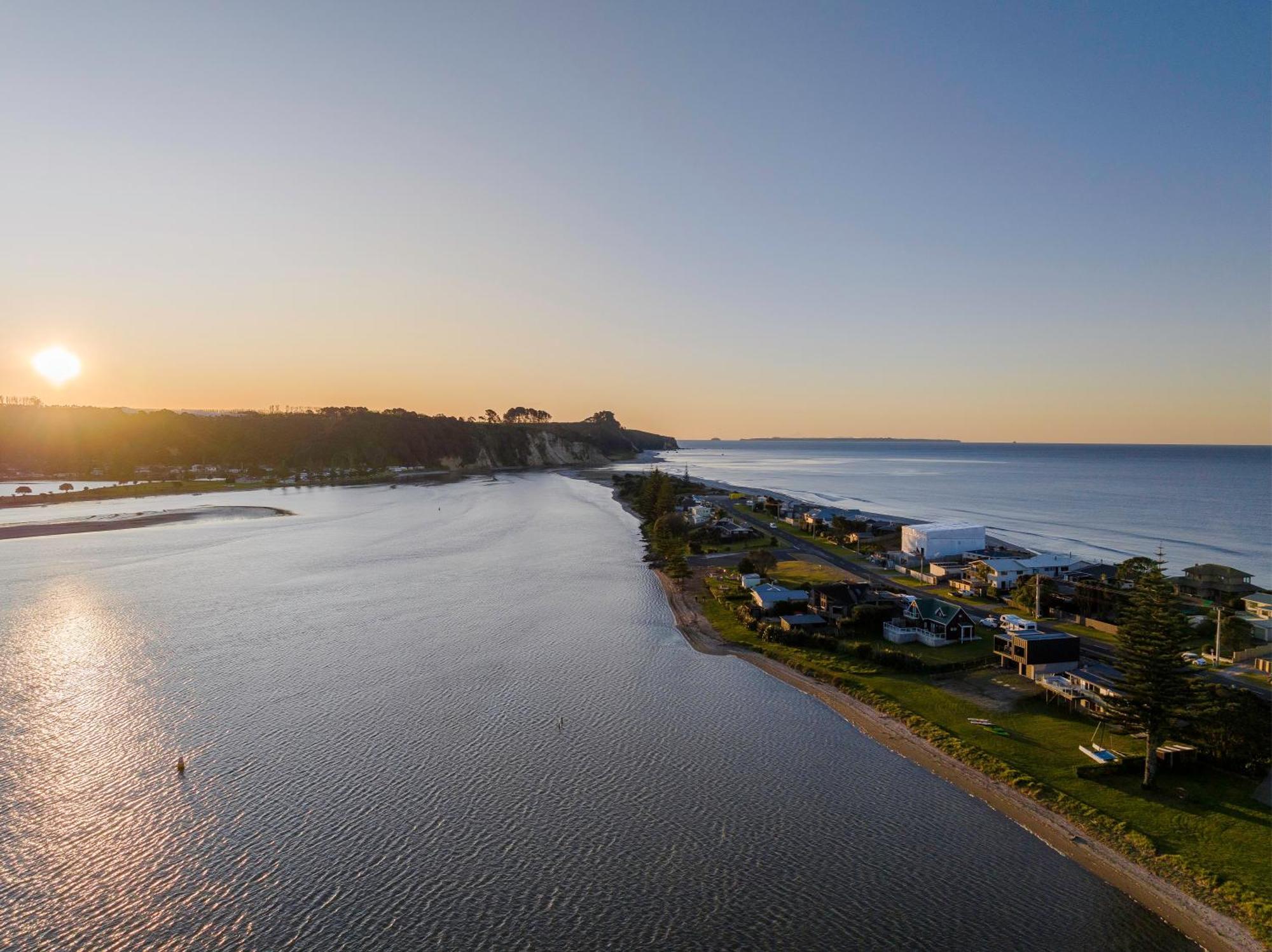 Pukehina Estuary Sunset Views Townhouse & Studio Exteriör bild